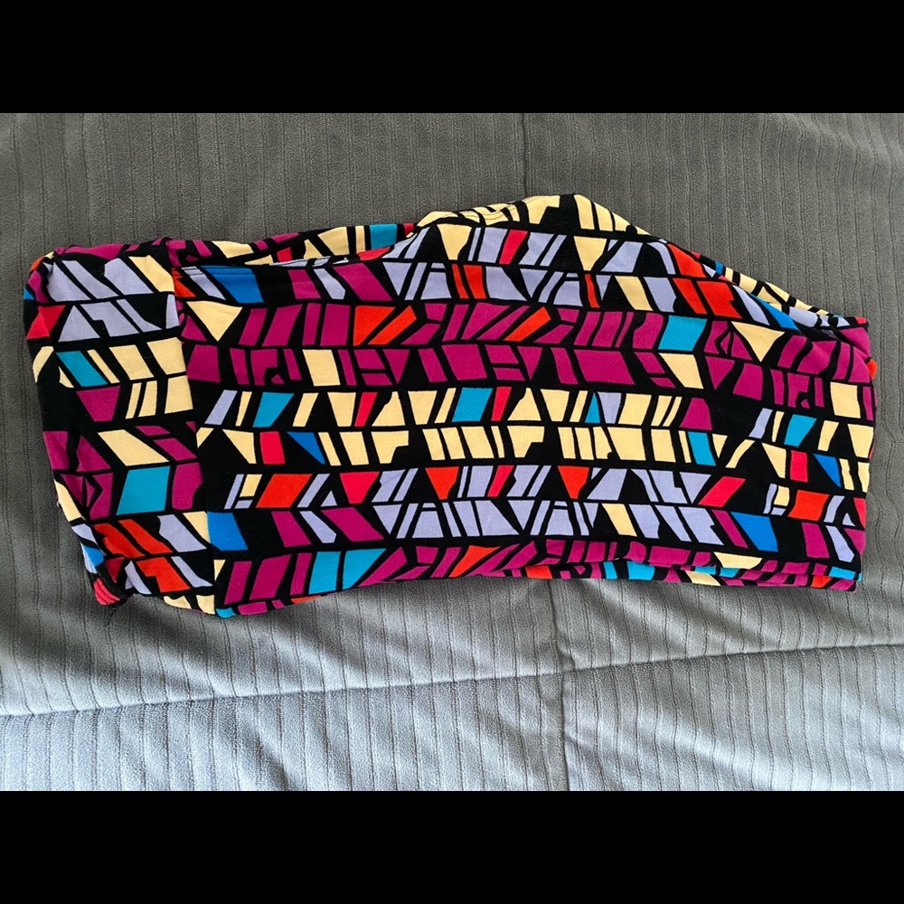 LuLaRoe OS leggings.